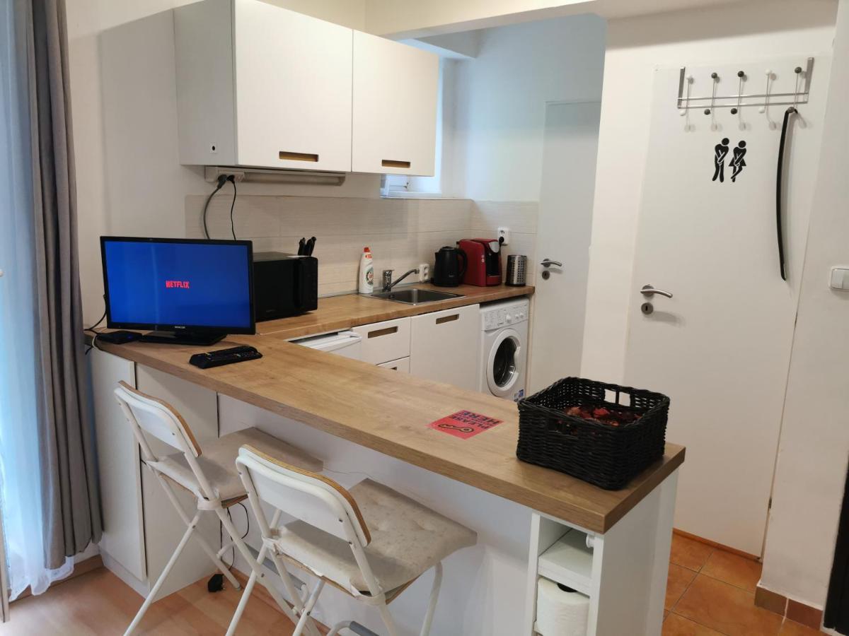 City Lights Apartment With Terrace - 24 Hours Check In 브라티슬라바 외부 사진